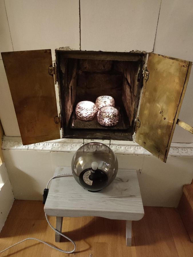 Den Unika Sekelskiftsvaningen. Apartamento Norrtälje Exterior foto