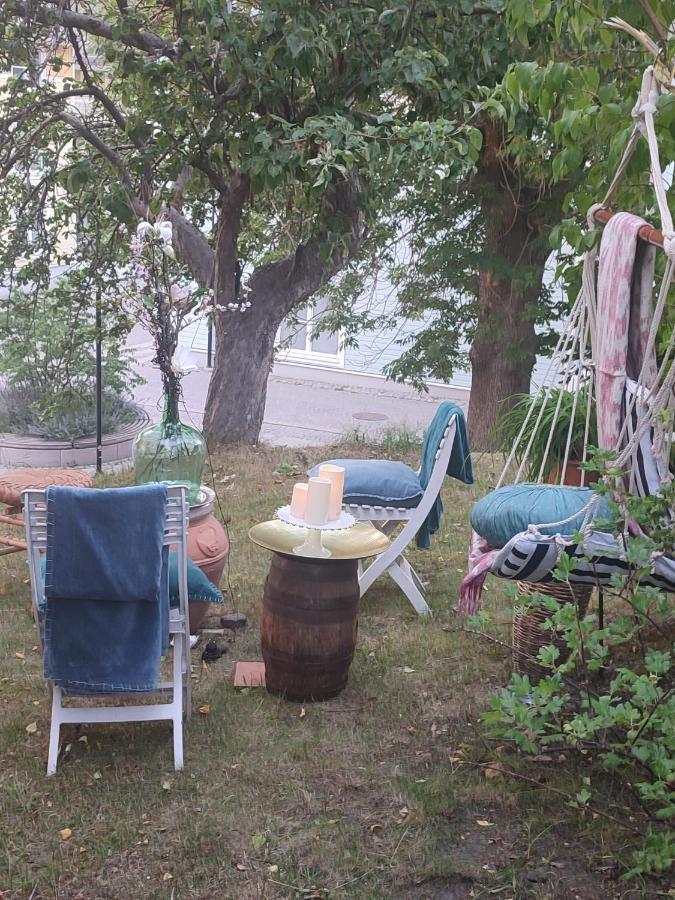 Den Unika Sekelskiftsvaningen. Apartamento Norrtälje Exterior foto