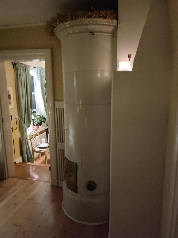 Den Unika Sekelskiftsvaningen. Apartamento Norrtälje Exterior foto