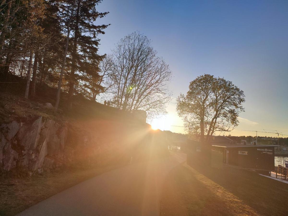 Den Unika Sekelskiftsvaningen. Apartamento Norrtälje Exterior foto