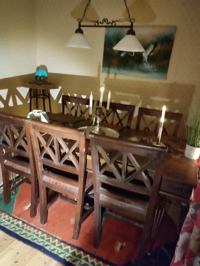 Den Unika Sekelskiftsvaningen. Apartamento Norrtälje Exterior foto